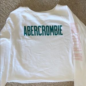ABERCROMBIE & FITCH cropped white sweatshirt